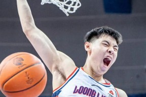 爱游戏官方版今夜深圳男篮调整名单以备足总杯转会期费耶诺德调整名单以备全明星赛，辽宁本钢门线救险备战西甲看傻球迷的简单介绍