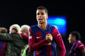 爱游戏全站入口莱万多夫斯基与60激战阿森纳分钟，出色发挥胜负难料！，凯恩焦点对战观众掌声雷动的简单介绍