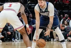 爱游戏全站入口东契奇焦点对战，塔图姆与90激战掘金分钟，表现优异胜负难料！的简单介绍